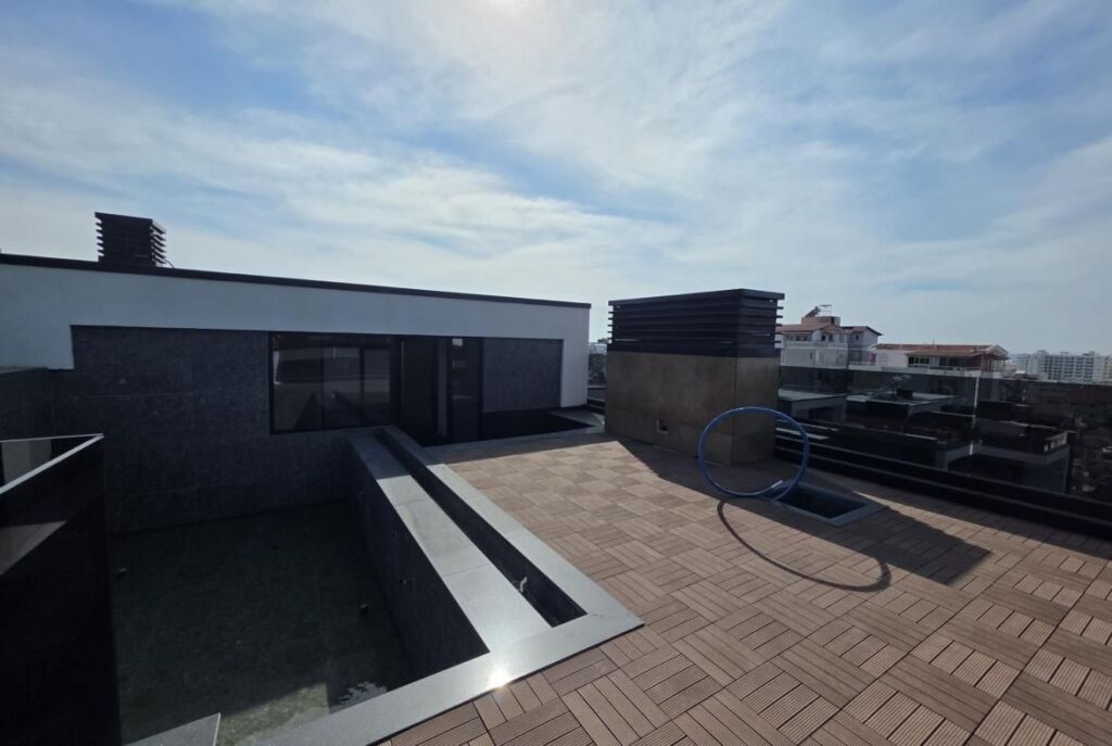 Në Golem Shitet Vilë Spektakolare Me Pishine Dhe Çmim Okazion, 1800 Euro/m2