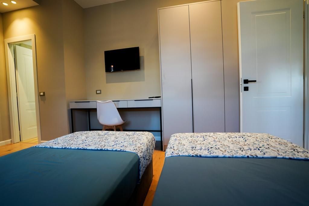 Kompleksi Grand, jepet me qera hyrje 1+1