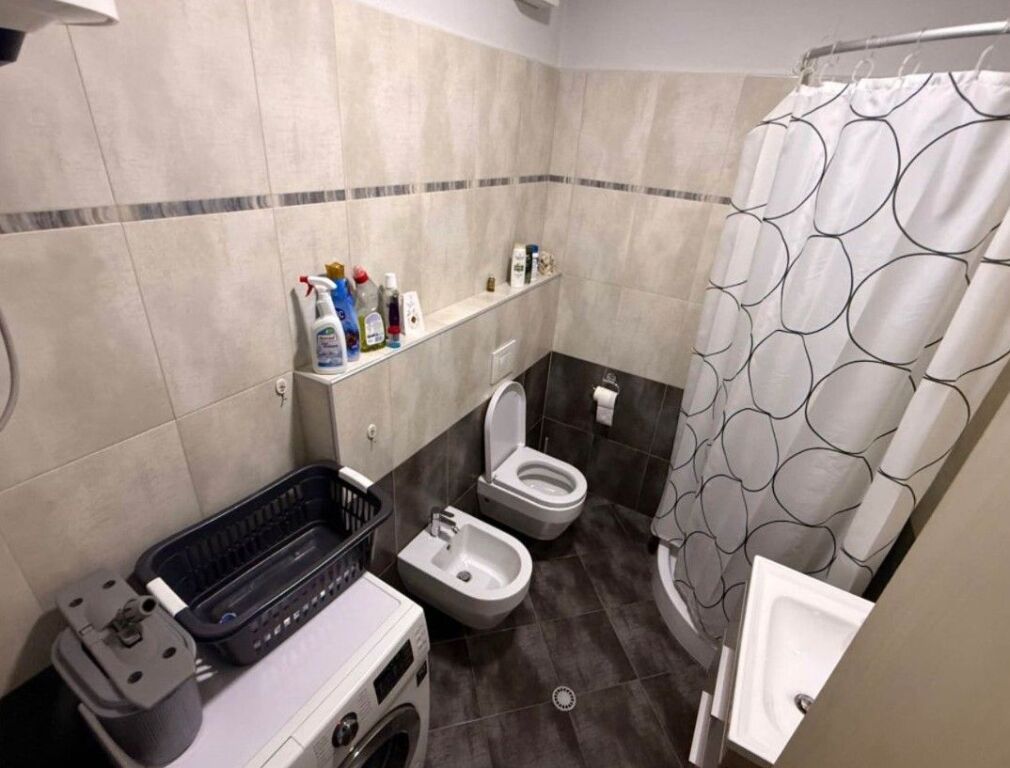 Jepet me qera 1+1 i mobiluar.