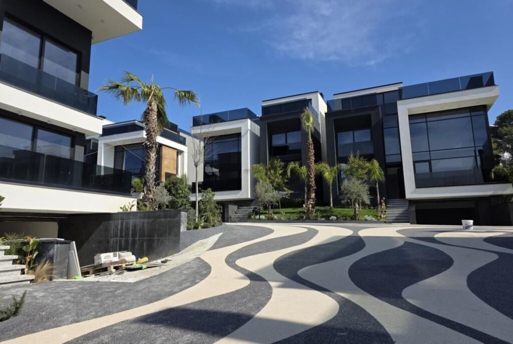 Në Golem Shitet Vilë Spektakolare Me Pishine Dhe Çmim Okazion, 1800 Euro/m2