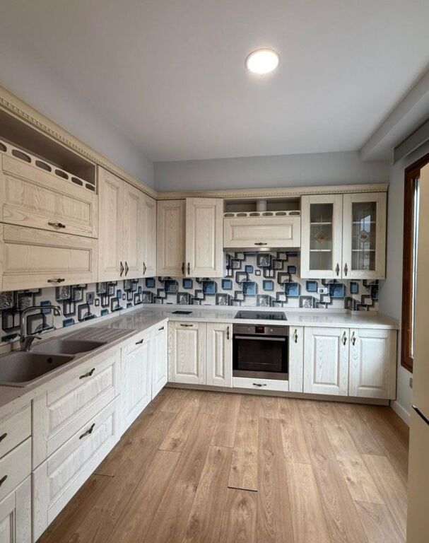 Ufficio in affitto a Delijorgji