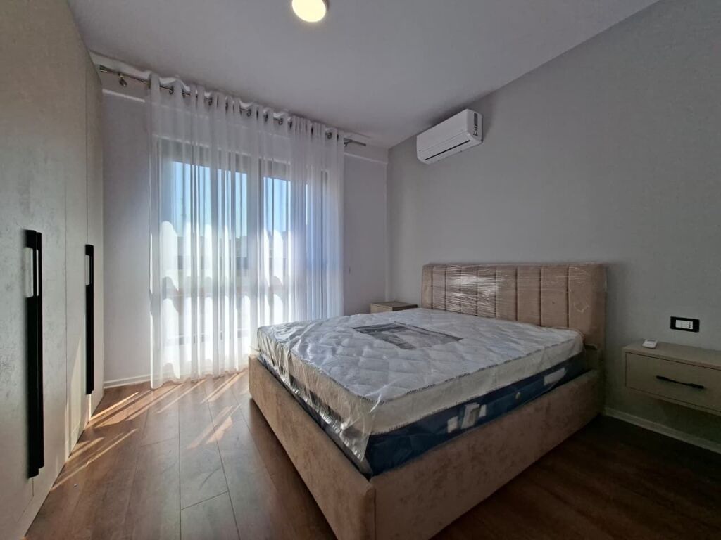 🏠 Jepet me Qera: Apt. 1+1 (📍Stc. Trenit / Kompleksi Ndregjoni) Hera e parë me qera || 100% e re ✨️ 70,000 lekë / Muaji 💶