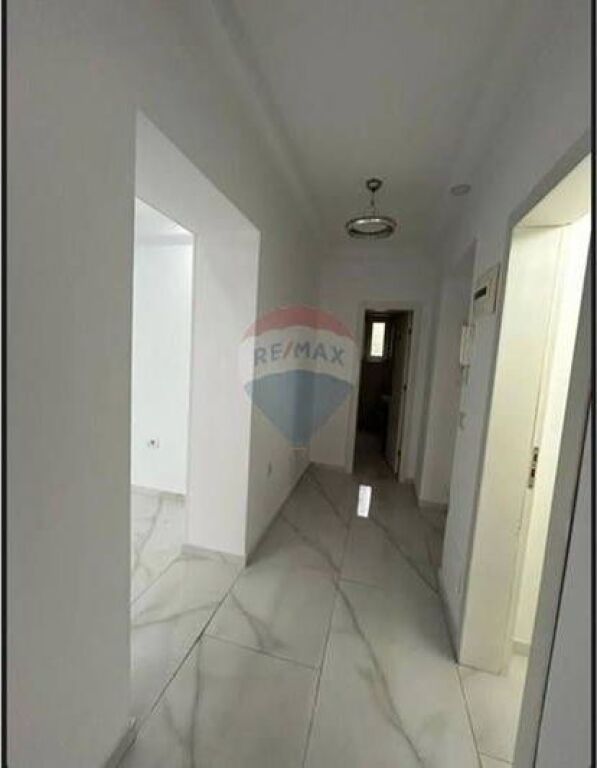 Ambient me qira – Rruga e Dibrës, te Farmacia 10