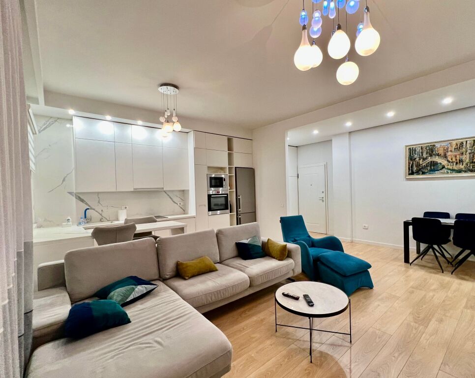 Appartamento 2+1+2 in Affitto a Delijorgji