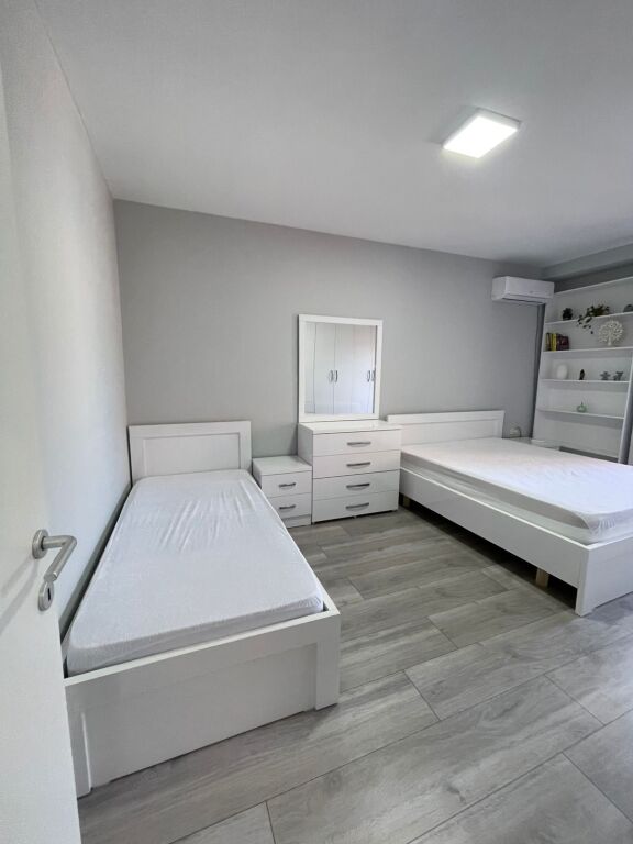 Shitet Apartament 2+1 – pranë Hotel Mondial | 21 Dhjetori