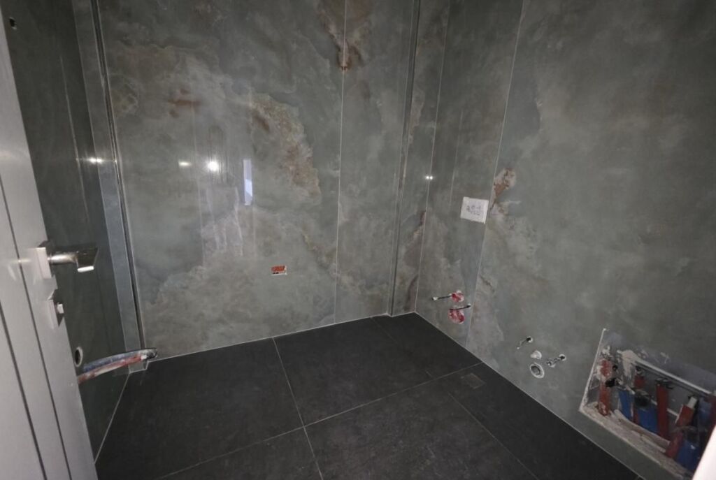 Në Golem Shitet Vilë Spektakolare Me Pishine Dhe Çmim Okazion, 1800 Euro/m2