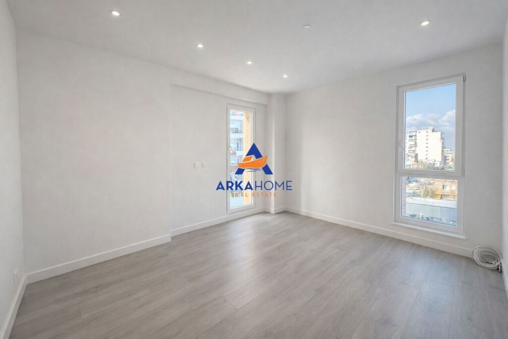SHITET APARTAMENT 1+1 + BALLKON "ASTIR , PËRBALLË VILA L" 90000 EURO