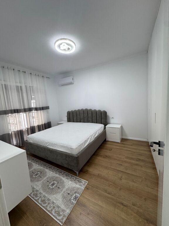 Jepet  me qira 1+1 Kamez  Rruga Berisha 400€