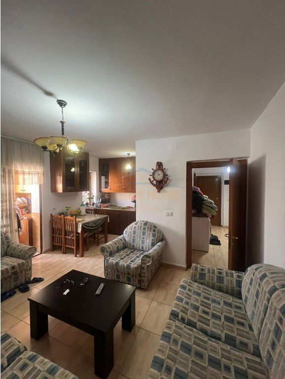 Shitet, Apartament 3+1, Rruga Karl Gega, Tirane