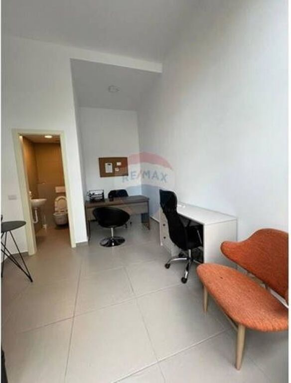 Dyqan për Shitje – Rruga e Barrikadave, Tiranë