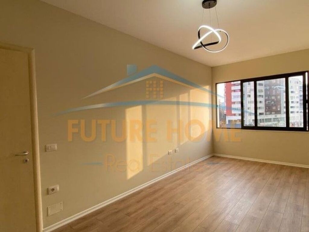 Shitet, Apartament 2+1, Unaza e Re