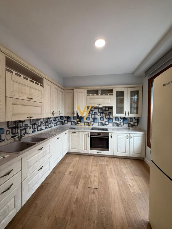 OFFICE FOR RENT 200 M2 AT DELIJORGJI 250,000 LEKE