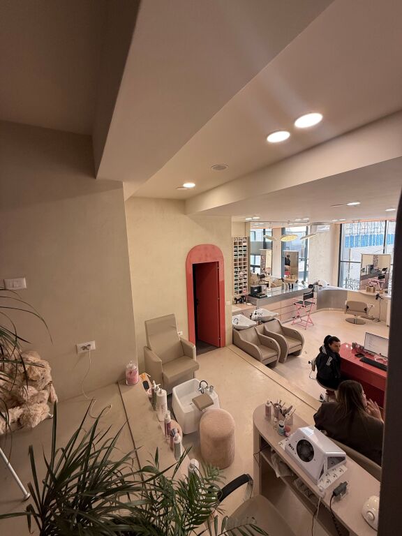 Shitet biznes parukeri estetik