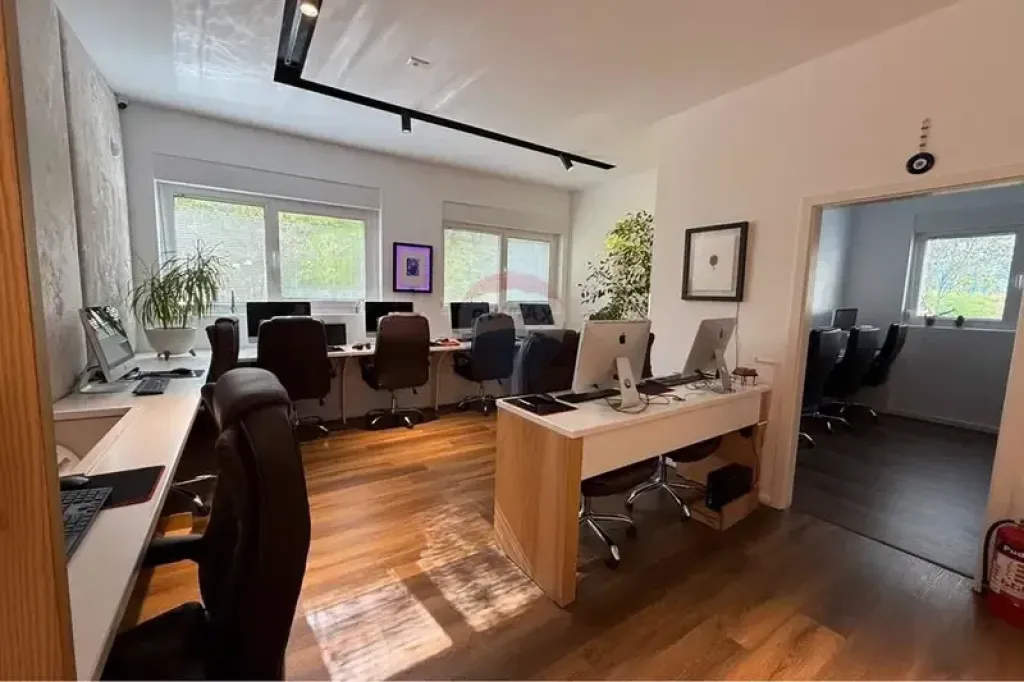 Zyrë - Për Shitje - Kompleksi Mangalem, Tiranë