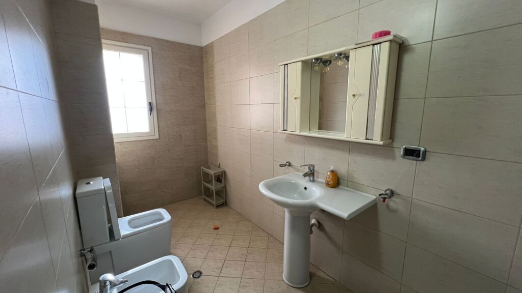 Apartament me qera prane kishes ortodokse