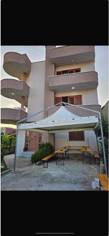 Shitet Vilë 3-kateshe+ Tokë, Sauk, Tiranë