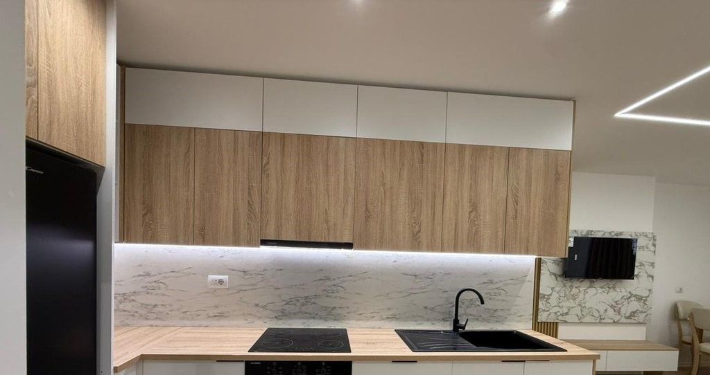 Shitet Apartament 1+1 i Arreduar pranë Qendrës së Tiranës – Rruga Fortuzi !