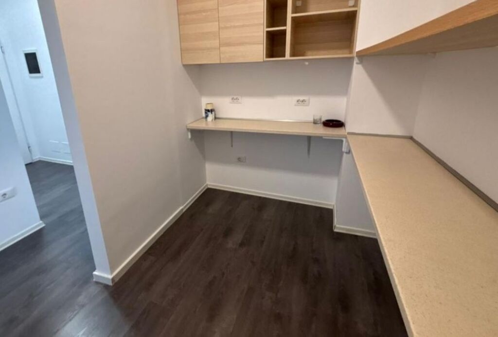 Office for Rent at the Paris Commune