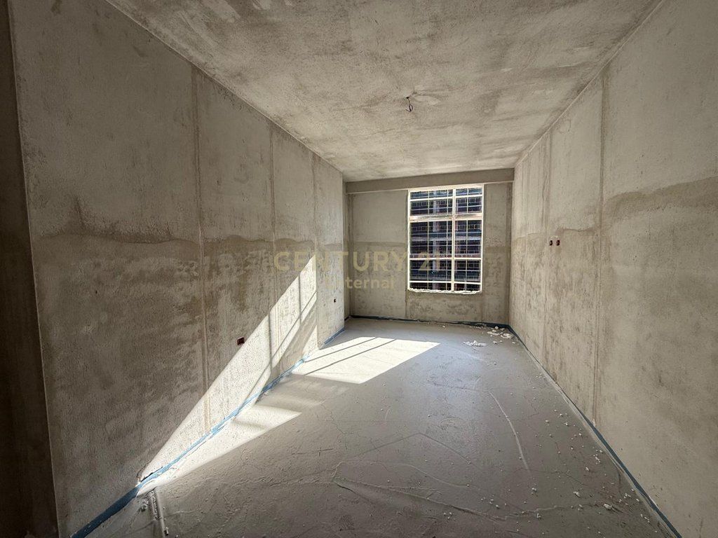 Shitet Apartament 2+1 ne Shkozë, Tiranë. 120,000 €