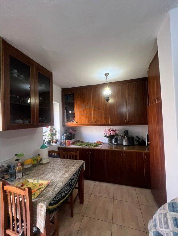 Shitet, Apartament 3+1, Rruga Karl Gega, Tirane