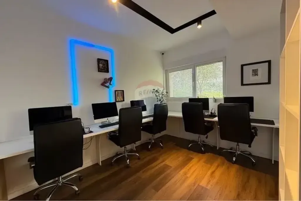 Zyrë - Për Shitje - Kompleksi Mangalem, Tiranë