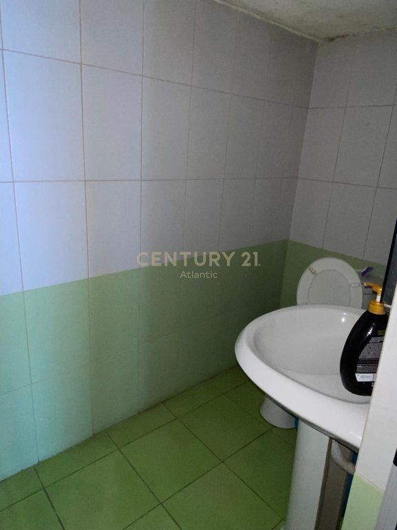 Jepet me qera ambient biznesi ne Lagjjen 17 Durres