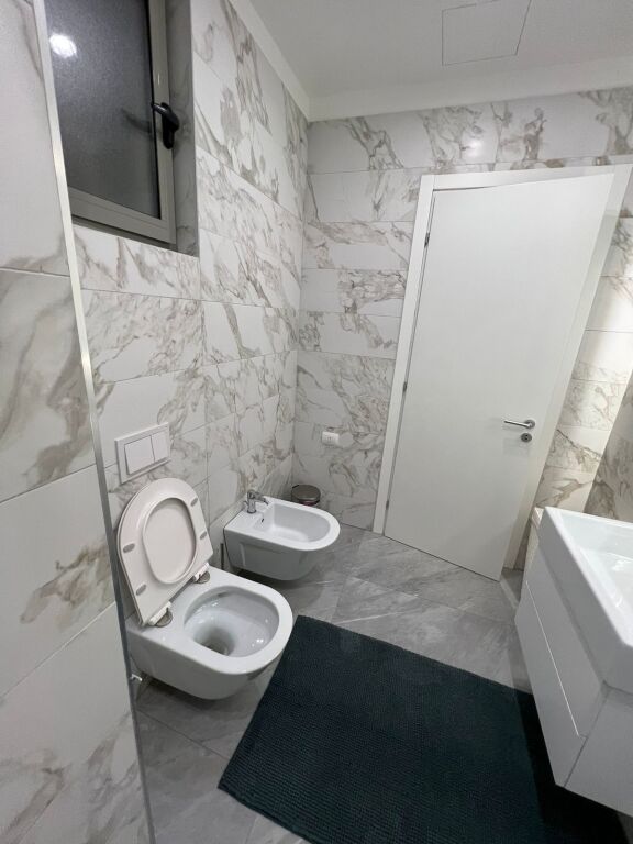 Jepet me qira 2+1+2,Bllok