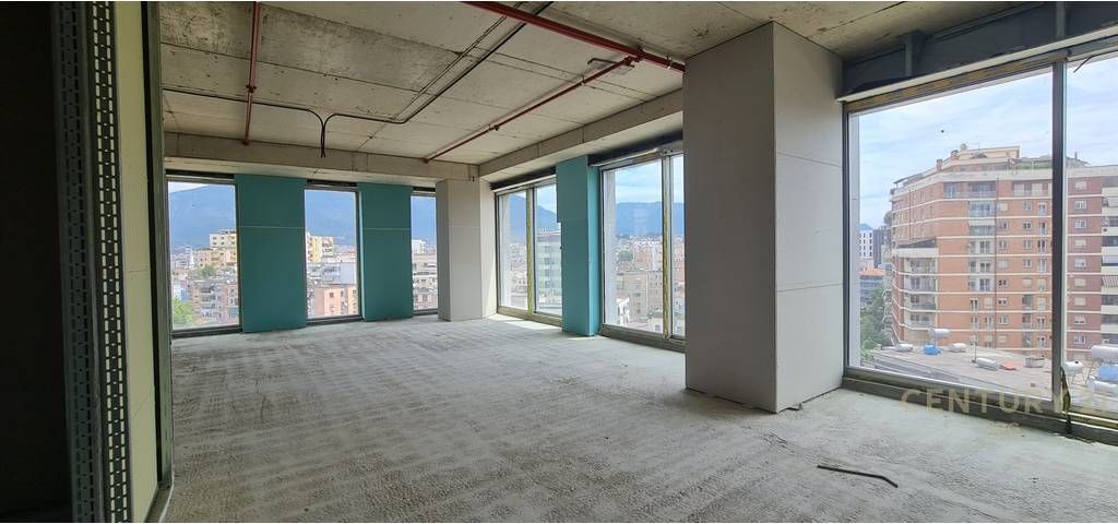 JEPET ME QERA ZYRE TE DOWNTOWN ONE