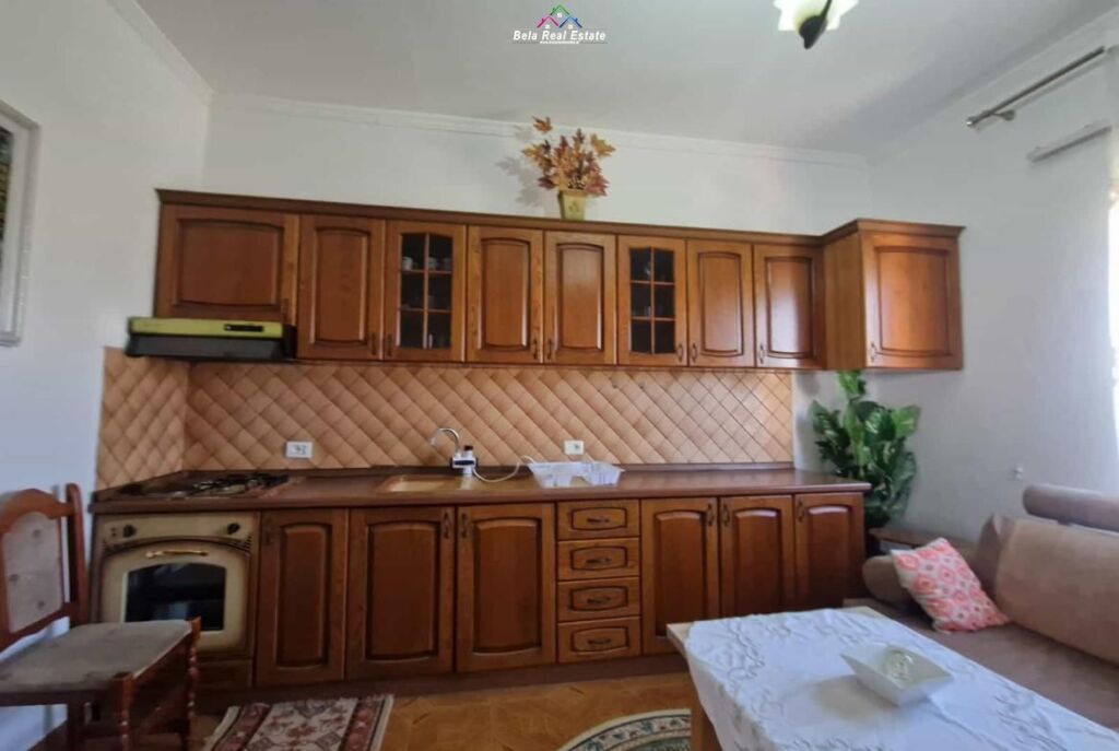 Vile Me Qera 2+1 Tek Ish-Parku i Autobuzave ( ID BV22593) Tirane