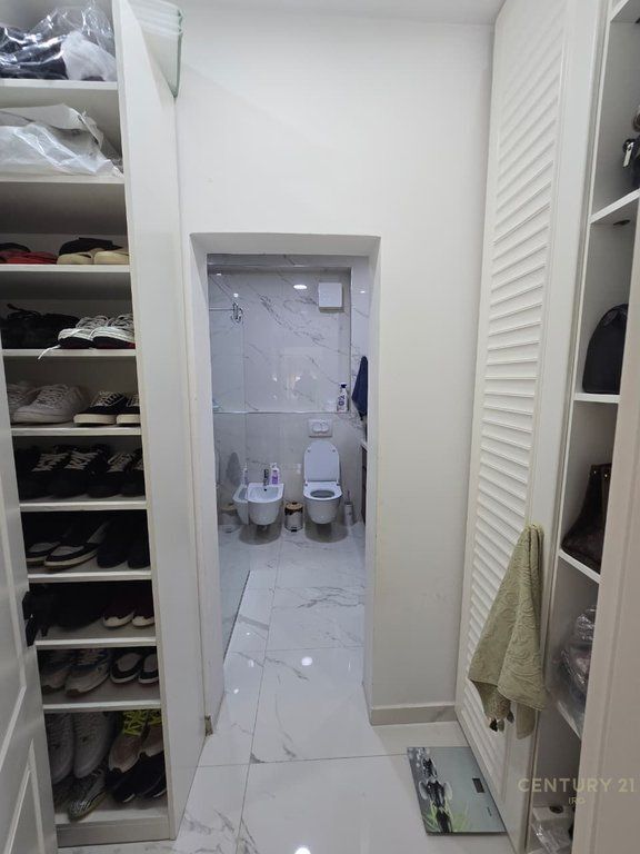 Apartament 3+1+2+ballkon+depo+garazhd tek Rruga e Kosovareve.