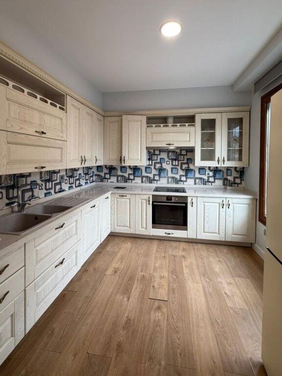 📌Ufficio in affitto a Delijorgji – 200 m²