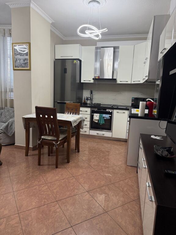 Apartament per qira ne Qender te Tiranes