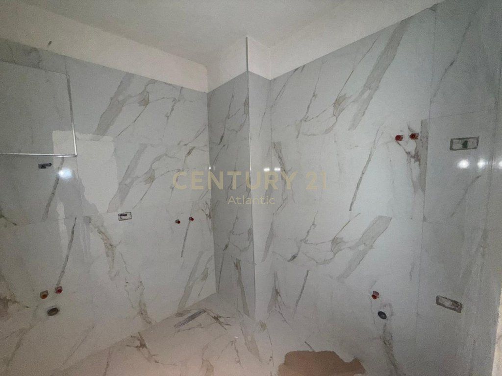 Shitet Apartament 2+1+2 tualete në Kompleksin Saeli, Golem 116,600€ | 106 m² 116,600 €