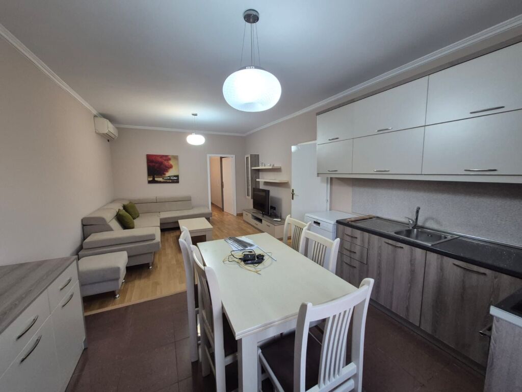 1+1,i mobiluar,te hoxha tahsim pazari i ri,580 euro