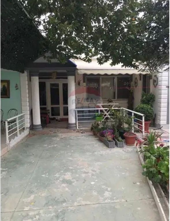 Ndërtesë - Për Shitje - Shkolla e Bashkuar, Tiranë