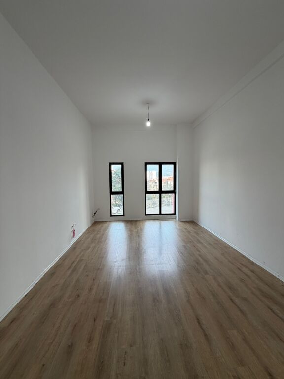 Ambjent per qira tek farmacia 10 !