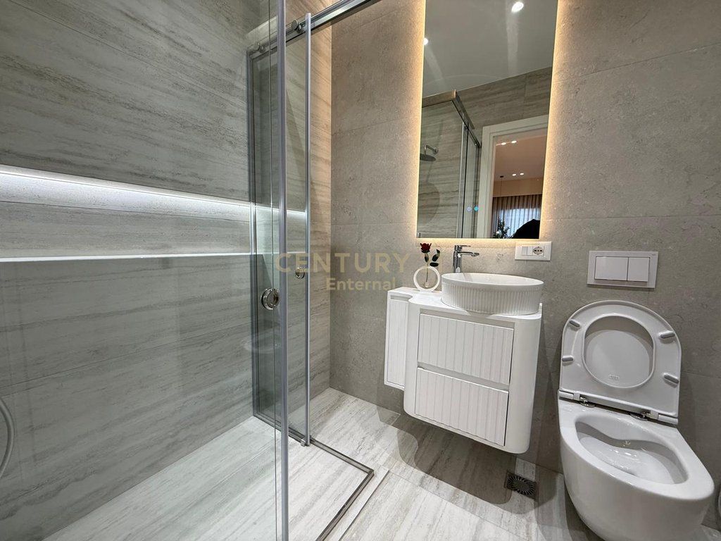 JEPET ME QIRA APARTAMENT LUKSOZ TEK GARDEN BUILDING 2+1+2