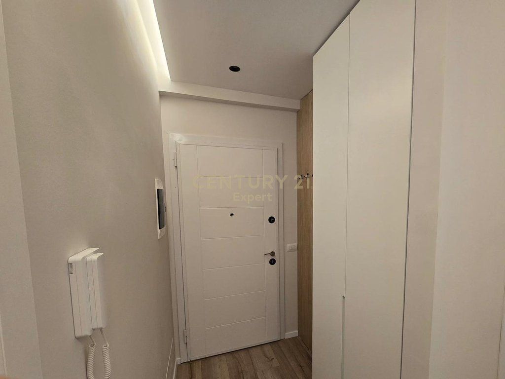 SHITET APARTAMENT 2+1+2 PRANE UET