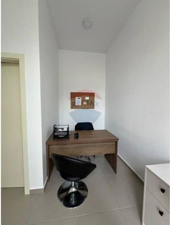 Dyqan për Shitje – Rruga e Barrikadave, Tiranë