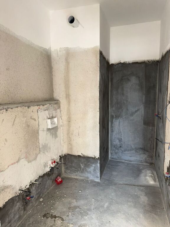 Shitet Apartament 2+1+2