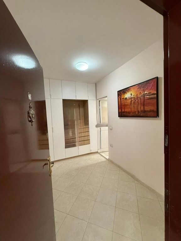 Shitet apartament 1+1 në zonën e Oxhakut !