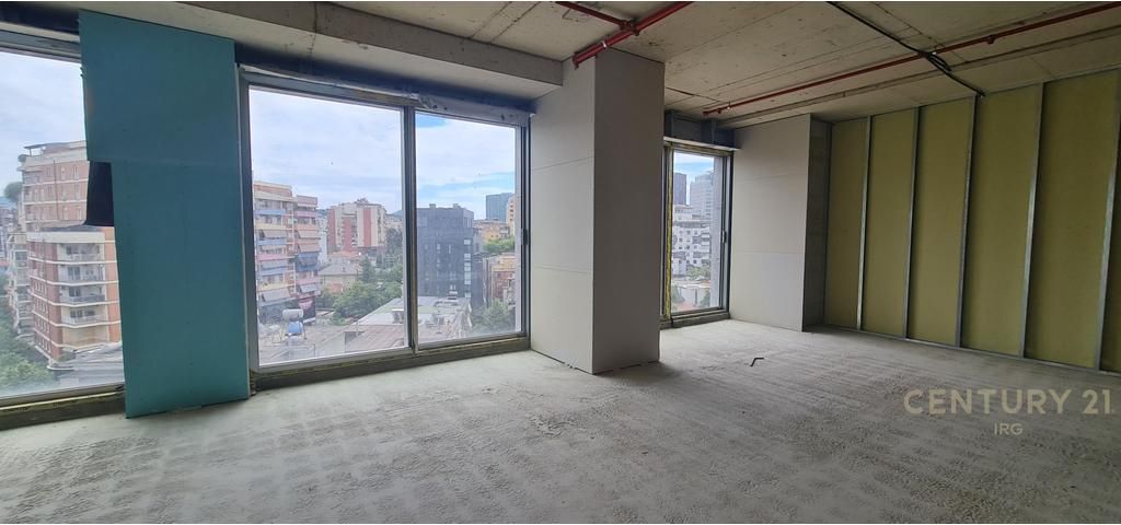 JEPET ME QERA ZYRE TE DOWNTOWN ONE