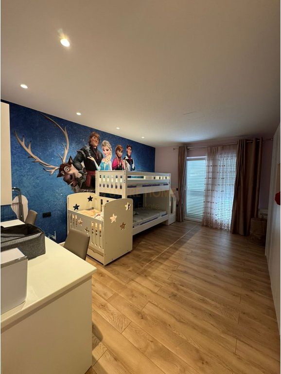 Qera, Apartament 3+1+2+Post Parkimi, Fresku.