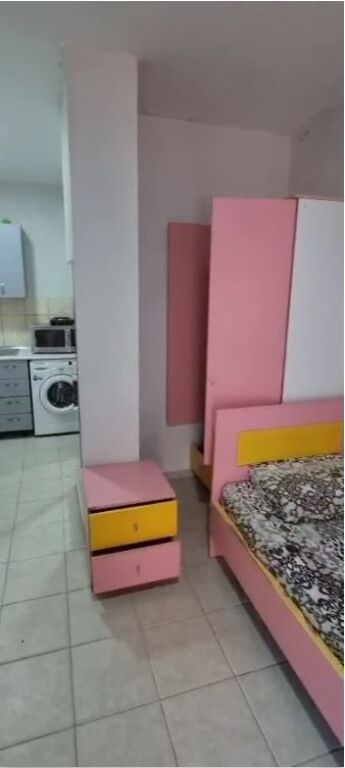 JEPET GARSONIERE NE MYSLYM SHYR, PRANE SHKOLLES 9 VJEÇARE FAIK KONICA,