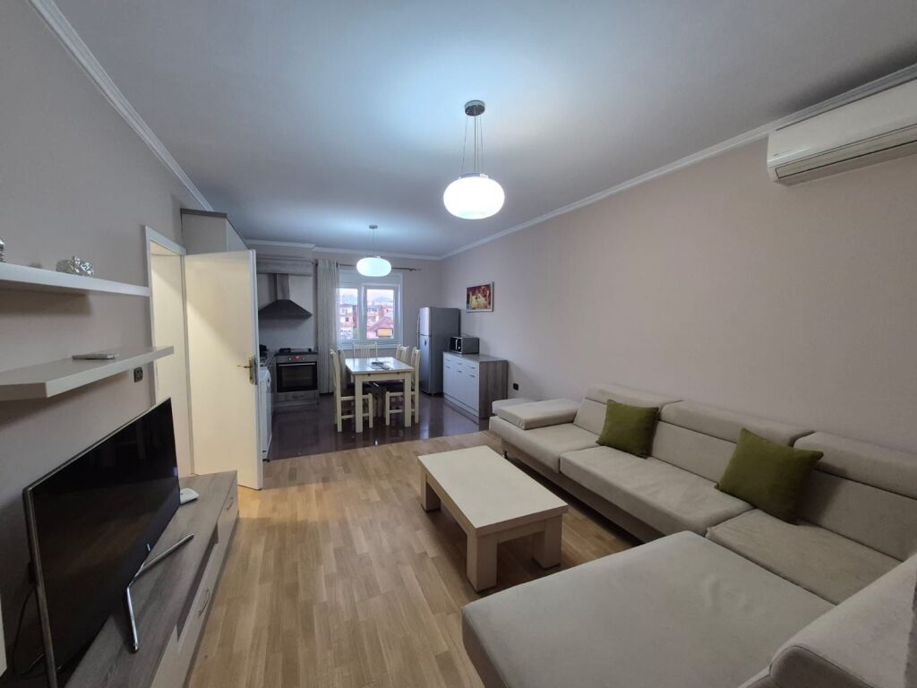 1+1,i mobiluar,te hoxha tahsim pazari i ri,580 euro