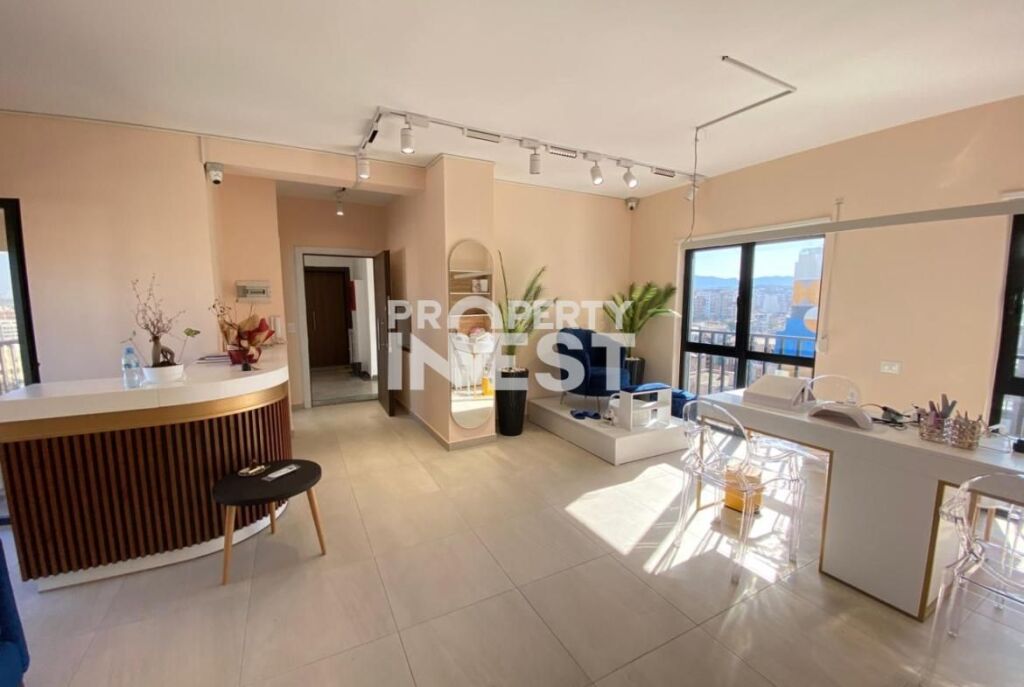 Shitet apartament 3+1+2 Rruga e Dibres perball Restorant Durresi