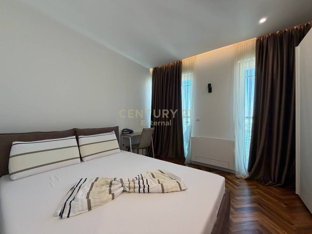 JEPET ME QIRA APARTAMENT 2+1+2 ME POST PARKIMI TEK AMBASADOR 3