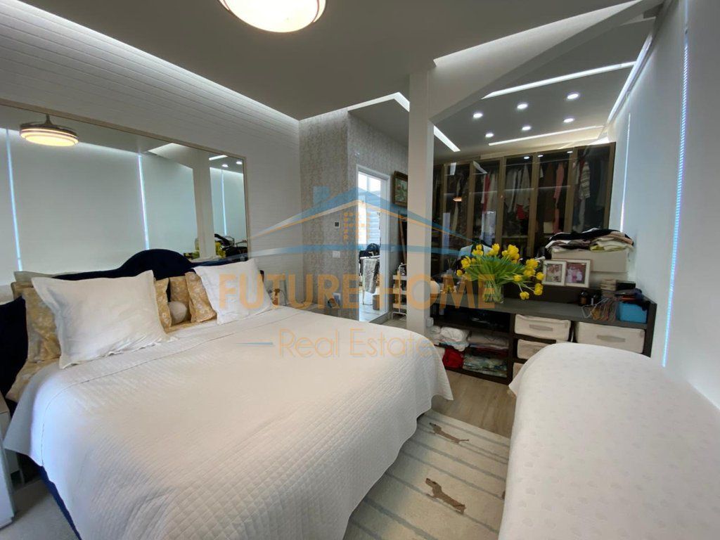 Shitet apartament 3+1+3 Liqeni i Thate