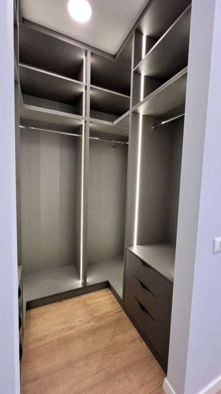 Vile 3 kateshe me qera tek Liqeni i Thate