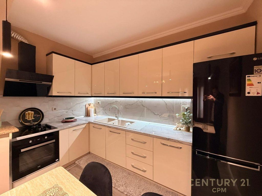 2+1 Apartment for Rent in the Municipality of Paris, Medar Shtylla Street - 900€ | 100 m²